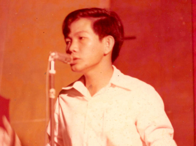 Đại biểu Lê Văn Nuôi trong một buổi nói chuyện với thanh niên năm 1976 - Ảnh nhân vật cung cấp
