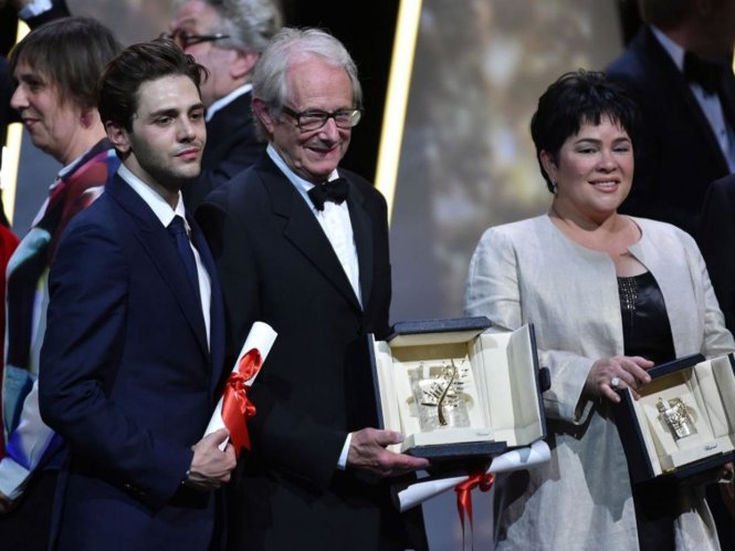 Ken Loach (79 tuổi, người Anh) và Xavier Dolan (27 tuổi, người Canada) - hai đạo diễn đoạt hai giải thưởng cao nhất: Cành cọ vàng và Giải thưởng lớn tại Cannes 2016 và nữ diễn viên Philippines Jaclyn Jose đoạt giải Nữ diễn viên xuất sắc nhất - Ảnh: GETTY