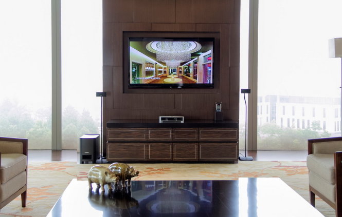 Phòng tổng thóng có 3 tivi cùng hệ thống âm thanh hiện đại được bố trí ở phòng khách, phòng làm việc riêng và phòng ngủ