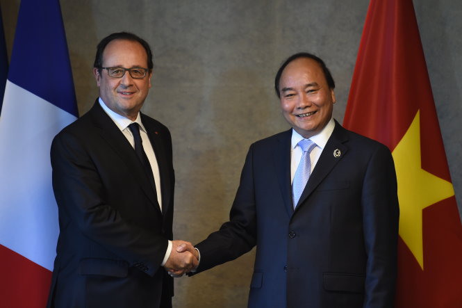 Thủ tướng Nguyễn Xuân Phúc gặp Tổng thống Pháp François Hollande  - Ảnh: AFP