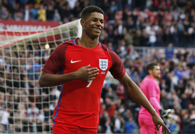 Marcus Rashford ăn mừng bàn thắng vào lưới tuyển Úc - Ảnh: Reuters
