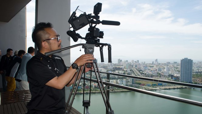 Phóng viên Nhật Bản ghi hình Đà Nẵng từ trên cao - Ảnh: Tấn Lực