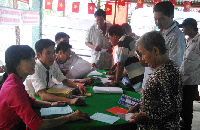 Cử tri ấp Trường Khánh 2, xã Long Thạnh, Phụng Hiệp (Hậu Giang) tham gia bỏ phiếu trong đợt bầu cử vừa qua - Ảnh: Lê Dân