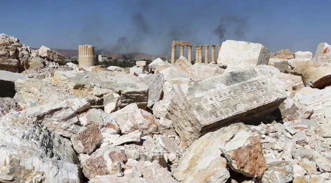 Thành cổ Palmyra bị hủy hoại nghiêm trọng sau thời gian bị IS chiếm - Ảnh: Reuters