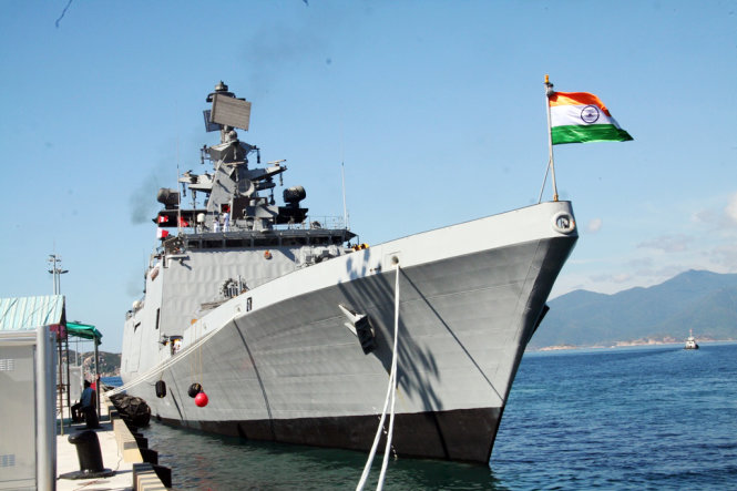 Tàu chiến INS Satpura của Ấn Độ tại Cảng quốc tế Cam Ranh ngày 30-5-2016 - Ảnh: Phan Sông Ngân