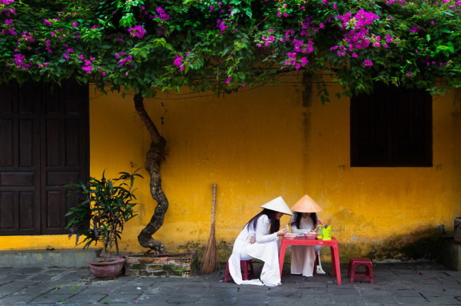 Một bức ảnh về áo dài Việt Nam của Rehahn - Ảnh: www.rehahnphotographer.com