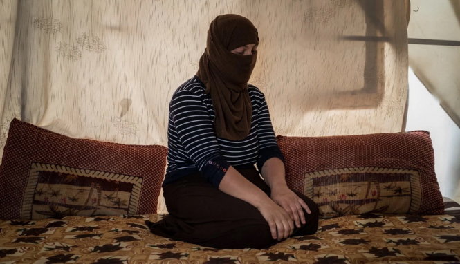 Một phụ nữ Yazidi  từng bị IS bắt làm nô lệ tình dục - Ảnh: The Washington Post