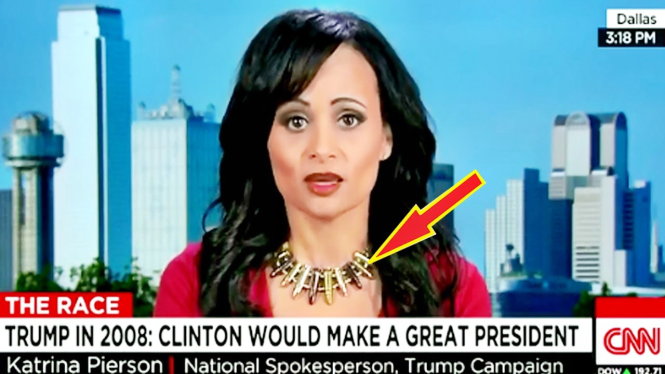 Người phát ngôn Katrina Pierson đeo vòng cổ làm từ đầu đạn
- Ảnh chụp màn hình CNN