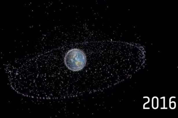 Hình ảnh cho thấy số rác vũ trụ tăng rất nhanh sau 60 năm qua - Ảnh: ESA