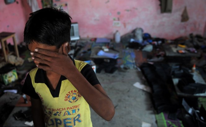 Một lao động trẻ em được giải cứu trong chiến dịch thực hiện ở New Delhi - Ảnh: AFP
