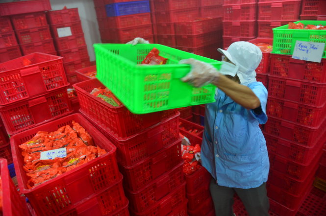 Từ cách làm việc vội vàng, trái luật của quản lý thị trường Hà Nội dẫn đến hậu quả hàng của Vietfoods bị các đại lý trả về - Ảnh: QUANG ĐỊNH