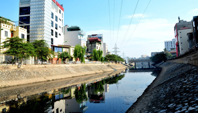 Mới 6g sáng, nắng đã chói chang