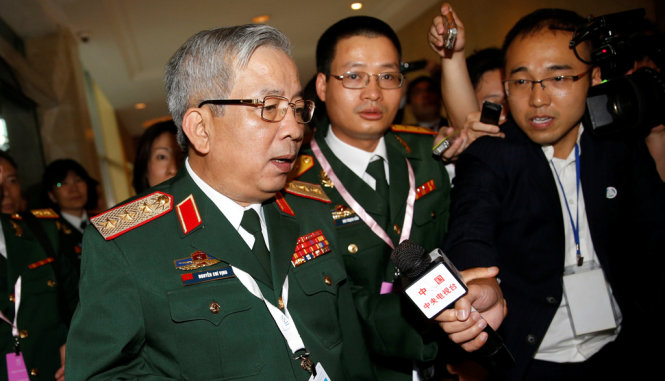Thượng tướng Nguyễn Chí Vịnh tại Đối thoại Shangri-la - Ảnh: REUTERS
