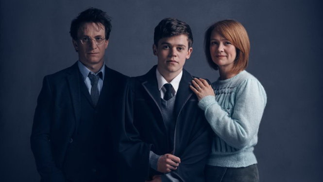 Từ trái sang: Tạo hình Harry Potter, Albus Severus và Ginny Potter trong vở kịch Harry Potter and the Cursed Child - Ảnh: Allocine