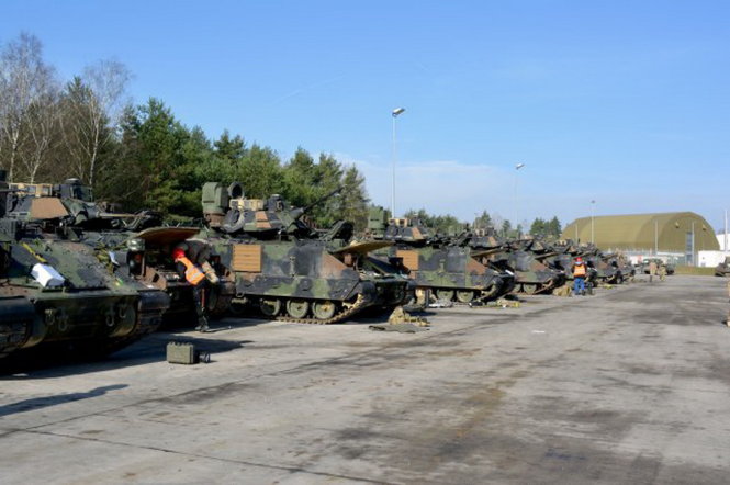 Dàn xe bọc thép của quân đội Mỹ tại Đức được huy động cho tập trận Anacoda 2016 - Ảnh: Quân đội Mỹ tại châu Âu