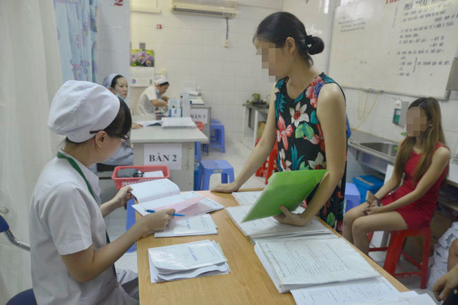 Tư vấn kế hoạch hóa gia đình tại Bệnh viện Hùng Vương (TP.HCM) - Ảnh: Duyên Phan
