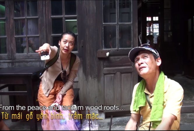 Đạo diễn Hồng Ánh và DOP Lý Thái Dũng đi chọn cảnh cho Đảo của dân ngụ cư Ảnh: Blue Production