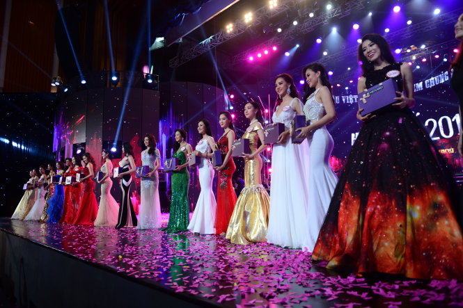 Những thí sinh lọt vào vòng chung kết cuộc thi Hoa hậu VN 2016 - Ảnh: Quang Định