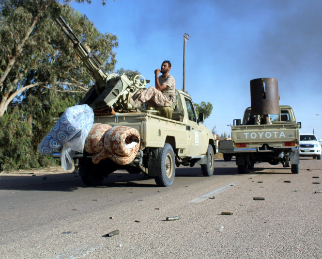 Lực lượng của Libya tiến về thành phố Sirte - Ảnh: Reuters