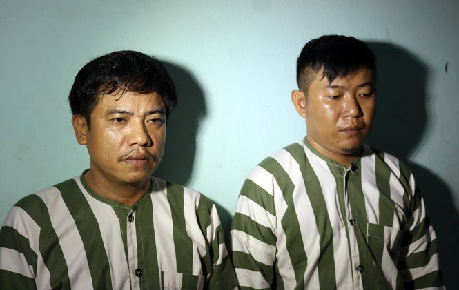 Hạp Tiến Bắc (bên trái) và Phạm Tiến Mạnh tại cơ quan điều tra.