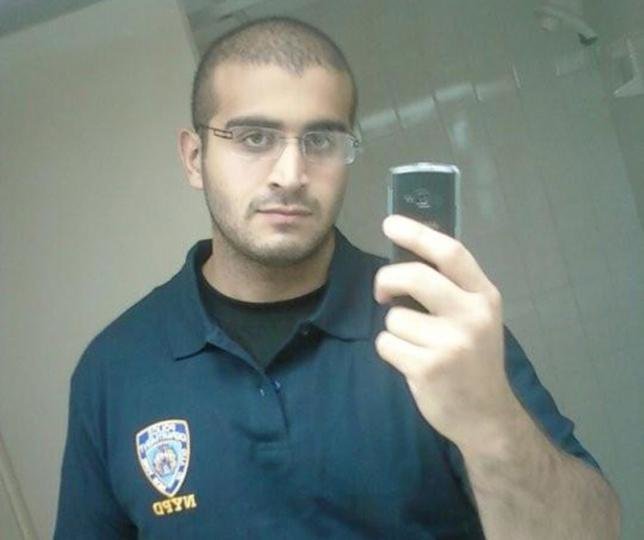 Bức ảnh không đề ngày trên một tài khoản mạng xã hội của tên Omar Mateen, kẻ bị cảnh sát Orlando xác định là nghi phạm trong vụ xả súng tại hộp đêm ở Orlando, Florida ngày 12-6 - Ảnh: Myspace/Reuters