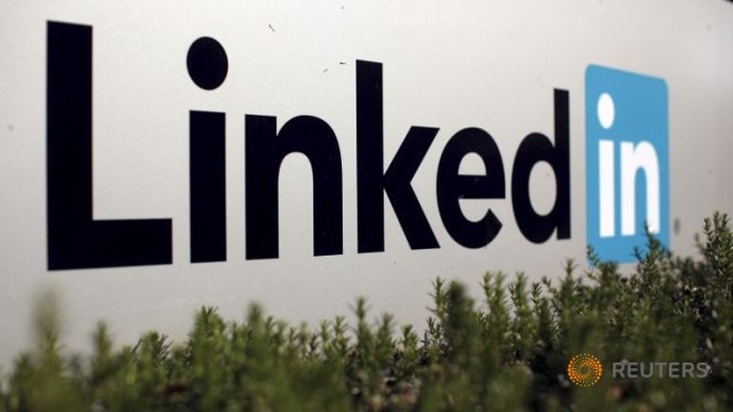 Logo của mạng xã hội việc làm LinkedIn - Ảnh: Reuters