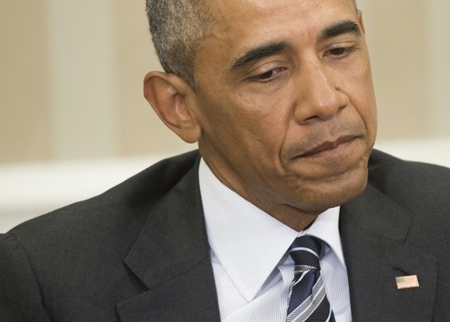 Tổng thống Obama thảo luận về vụ xả súng Orlando với các quan chức cấp cao trong phòng Bầu Dục - Ảnh: AFP