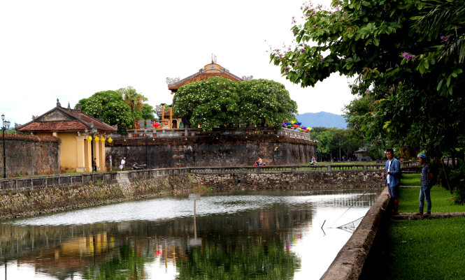 Hào nước cạnh cửa Hòa Bình (cửa sau của hoàng cung Huế) là nơi diễn ra cuộc gặp lịch sử giữa vua Duy Tân với hai vị thủ lĩnh Trần Cao Vân - Thái Phiên (theo các tài liệu của Pháp) - Ảnh: M.Tự