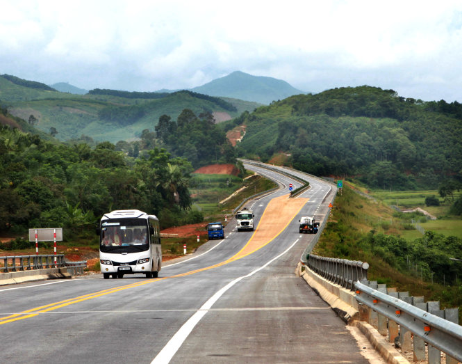 Đường cao tốc Nội Bài - Lào Cai là một trong 5 dự án mà trong năm 2014 Chính phủ đã cấp phát vốn thay vì cho vay lại hàng trăm tỉ đồng nhưng không xin ý kiến Quốc hội                         - Ảnh: Tuấn Phùng