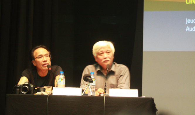 Đạo diễn Lê Lâm và nhà sử học Dương Trung Quốc trong tọa đàm sau buổi chiếu phim - Ảnh: Nho Quân