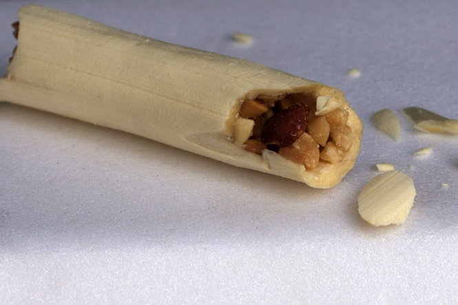Kẹo dồi thường được cắt bẻ thành thanh ngắn cho dễ ăn