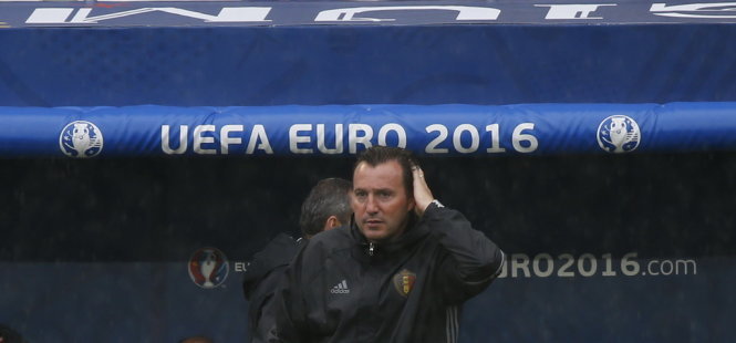 HLV Marc Wilmots của tuyển Bỉ đang đối chọi với nhiều áp lực. Ảnh: Reuters