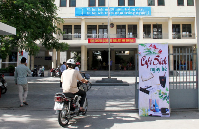 Cà phê sách ngày hè của Trường THPT Trần Phú mở cửa sáng 16-6 để phục vụ học sinh, người dân dịp hè - Ảnh: Đoàn Cường