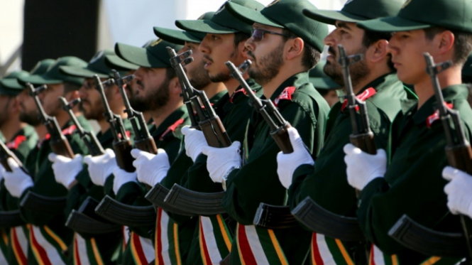 Các binh sĩ thuộc lực lượng Vệ binh Cách mạng Iran tại một cuộc diễu binh ở thủ đô Tehran - Ảnh:A FP