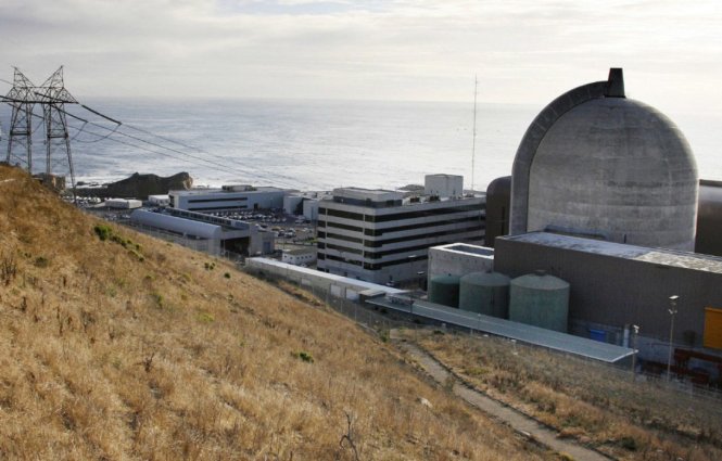 Một góc nhà máy điện hạt nhân Diablo Canyon tại California - Ảnh: AP