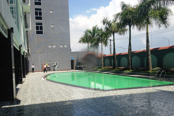 Bể bơi trong khách sạn Vinh Plaza - nơi xảy ra vụ việc - Ảnh: Doãn Hòa