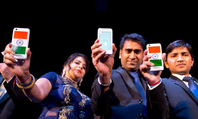 Ra mắt điện thoại thông minh (smartphone) giá siêu rẻ Ringing Bells Freedom 251 của Ấn Độ - Ảnh: AP