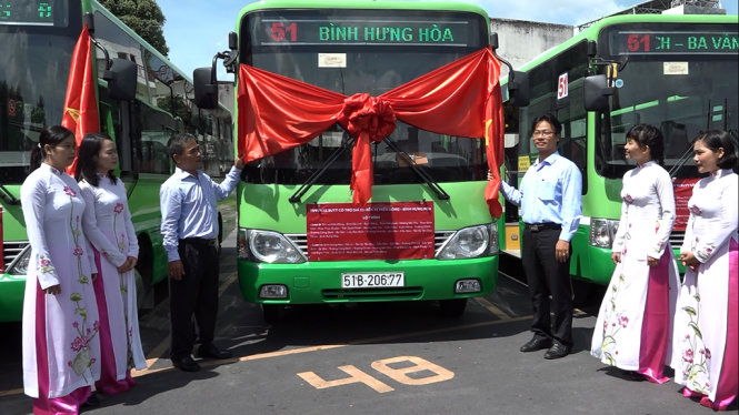 Tuyến xe buýt mới 40 chỗ chạy tuyến bến xe Miền Đông - Bình Hưng Hòa được trang bị đầy đủ máy lạnh, hệ thống giám sát hành trình mong muốn nâng cao mức độ hài lòng của người ngày tăng cao - Ảnh: Chế Thân