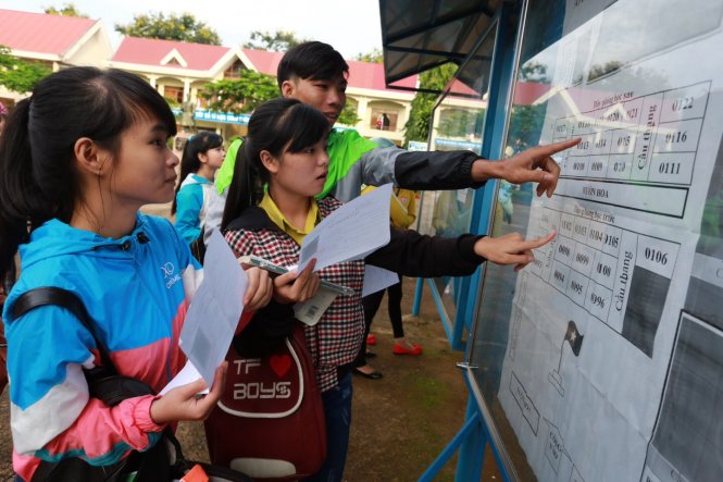 Thí sinh tại Đak Nông chuẩn bị làm thủ tục thi THPT quốc gia - Ảnh: Nguyễn Thành