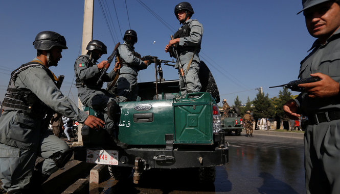 Cảnh sát Afghanistan tại thủ đô Kabul - Ảnh: REUTERS