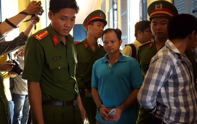 Bị cáo Võ Văn Minh được đưa đến tòa