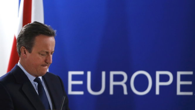 Thủ tướng Anh chuẩn bị họp báo tại Brussels ngày 28-6 - Ảnh: Reuters