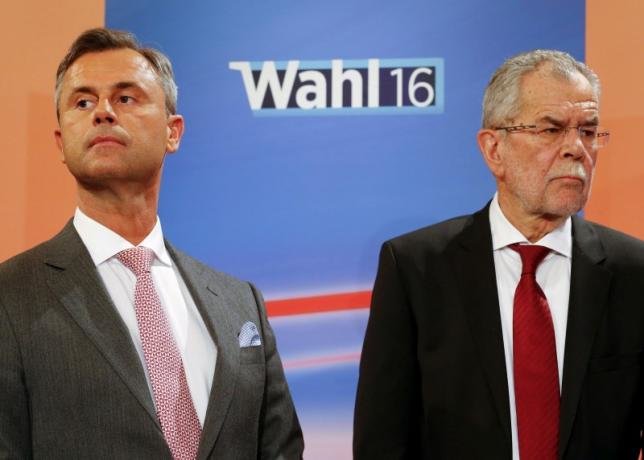 Ứng viên tổng thống Norbert Hofer (trái) và Alexander Van der Bellen chụp ngày 24-2-2016 - Ảnh: Reuters