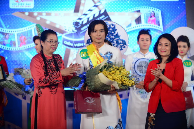 Huỳnh Hoàng Huy đoạt giải nhì cuộc thi - Ảnh: QUANG ĐỊNH