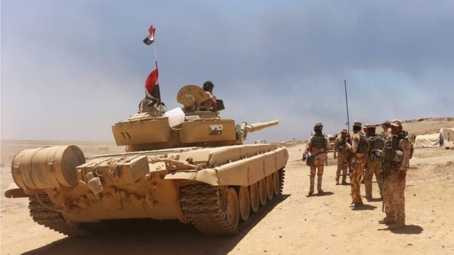 Lực lượng Iraq chuẩn bị cho cuộc tấn công giành lại Mosul từ tay IS - Ảnh: Reuters