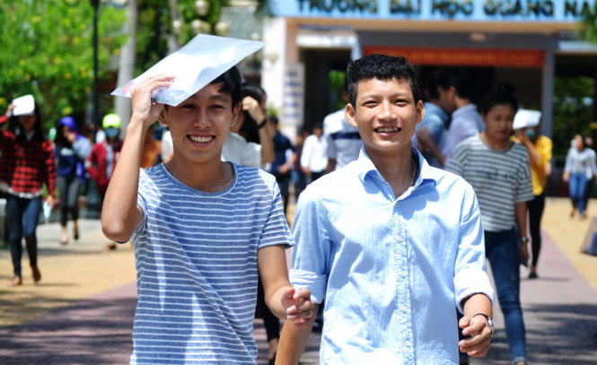 Thí sinh ở Quảng Nam vui vẻ sau buổi thi - Ảnh: LÊ TRUNG