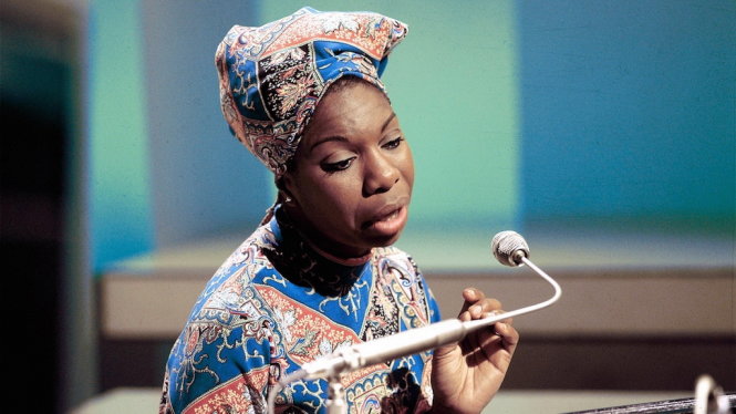 Danh ca Nina Simone nổi tiếng đến tận thời điểm này một phần nhờ bản nhạc My Baby Just Cares for Me dùng làm quảng cáo nước hoa Chanel - Ảnh: Reelgood