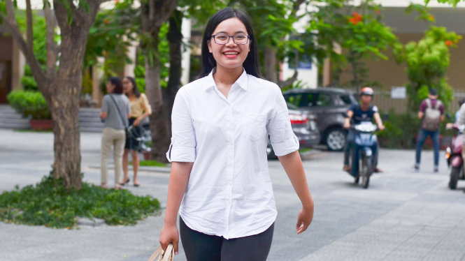 Bạn Nguyễn Trần Trang My nhận xét kỳ thi THPT năm nay được tổ chức tốt - Ảnh: TẤN LỰC