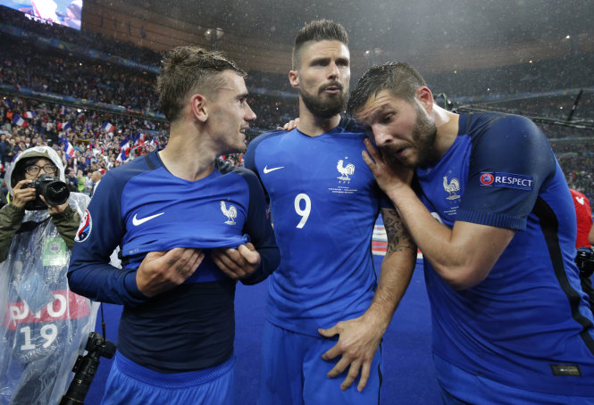 Griezmann (trái) và Giroud (9) đang dẫn đầu cuộc đua vua phá lưới - Ảnh: Reuters