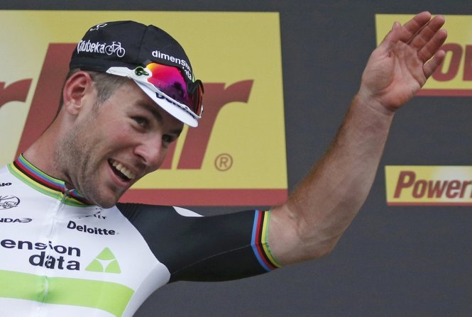 Cavendish vui vẻ ăn mừng sau chiến thắng - Ảnh: REUTERS